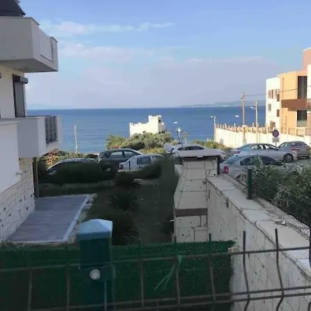 Bodrum Sahilinde Bahceli Terasli Ferah Ev
